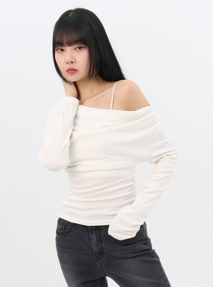 asymmetrical-off-shoulder-shirring-tee-in310