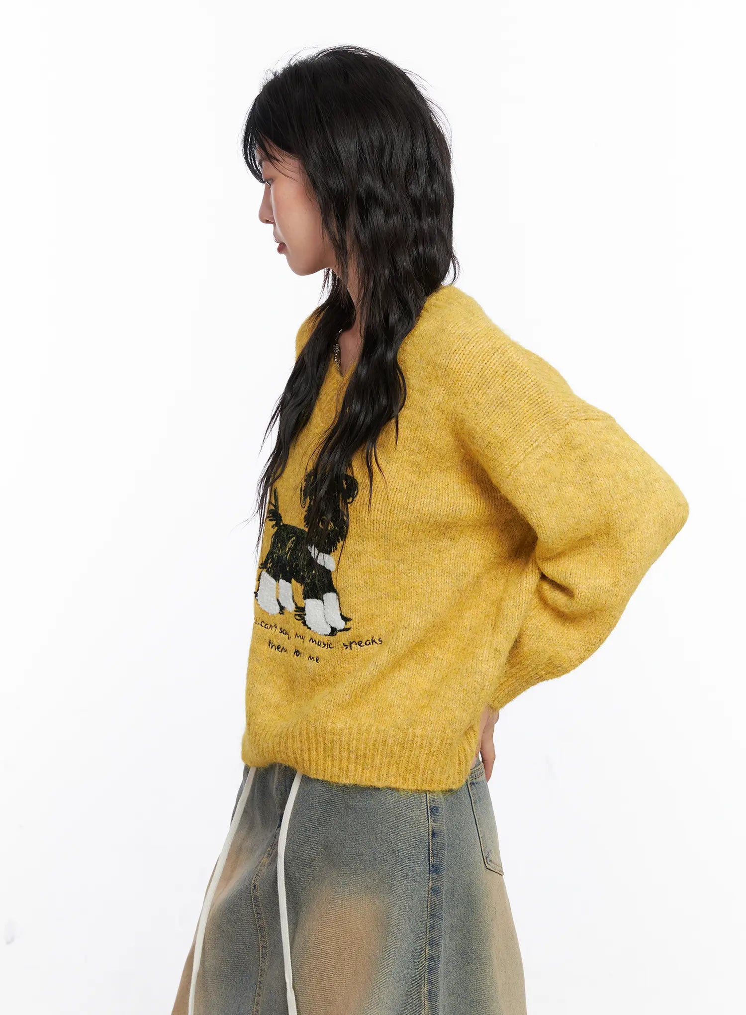 graphic-v-neck-knit-sweater-co507