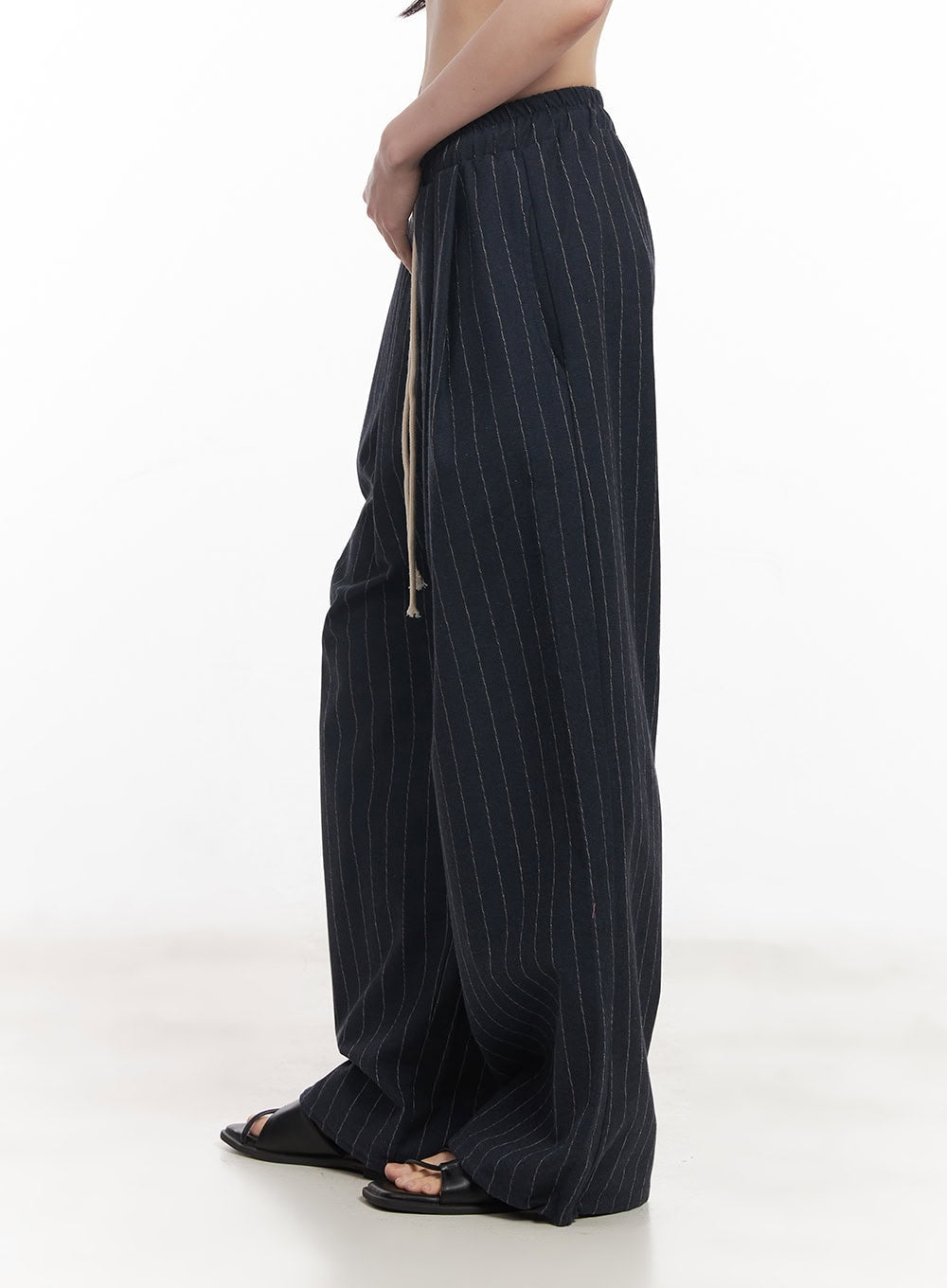 pintuck-striped-wide-fit-pants-cy521