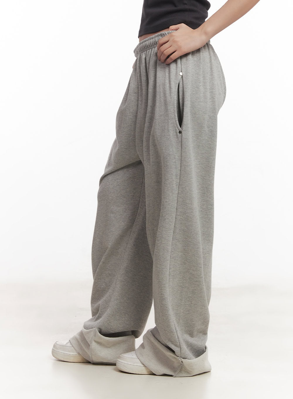 stud-roll-up-wide-fit-sweatpants-ca529