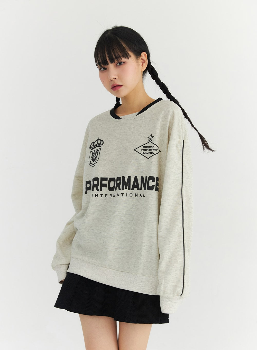 loose-fit-graphic-sweatshirt-co330