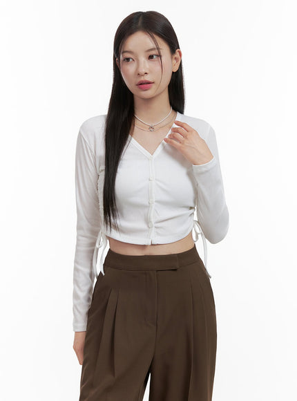 v-neck-buttoned-shirred-crop-top-oo416