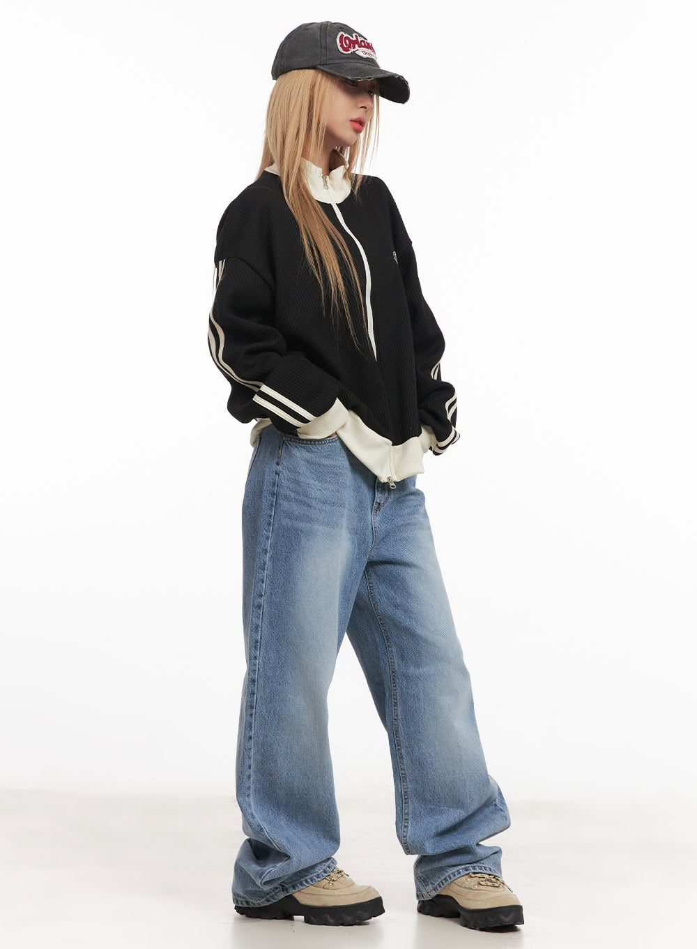 embroidered-knit-zip-up-track-jacket-cm506