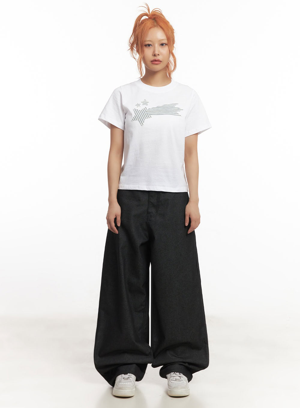 graphic-star-crop-top-ia515