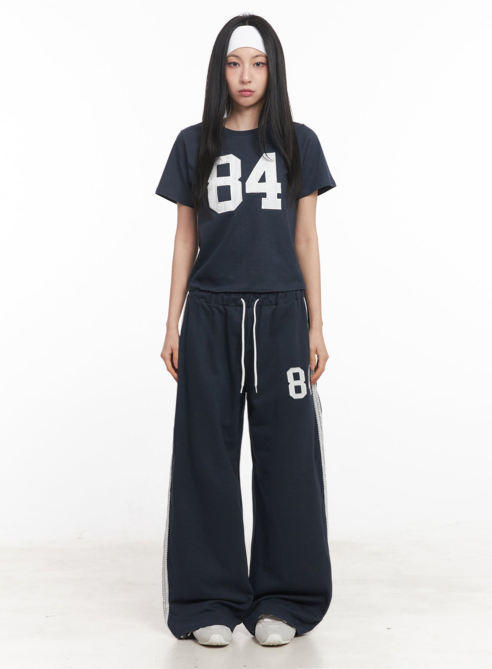 lace-embroidered-84-graphic-tee-iy516