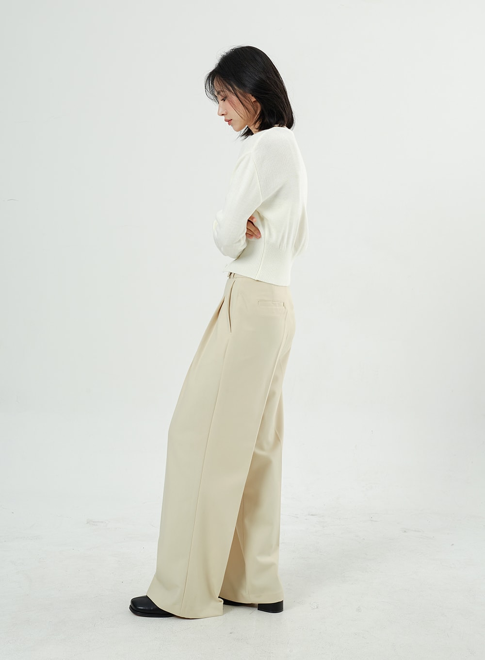 V-Neck Cropped Cardigan OM307