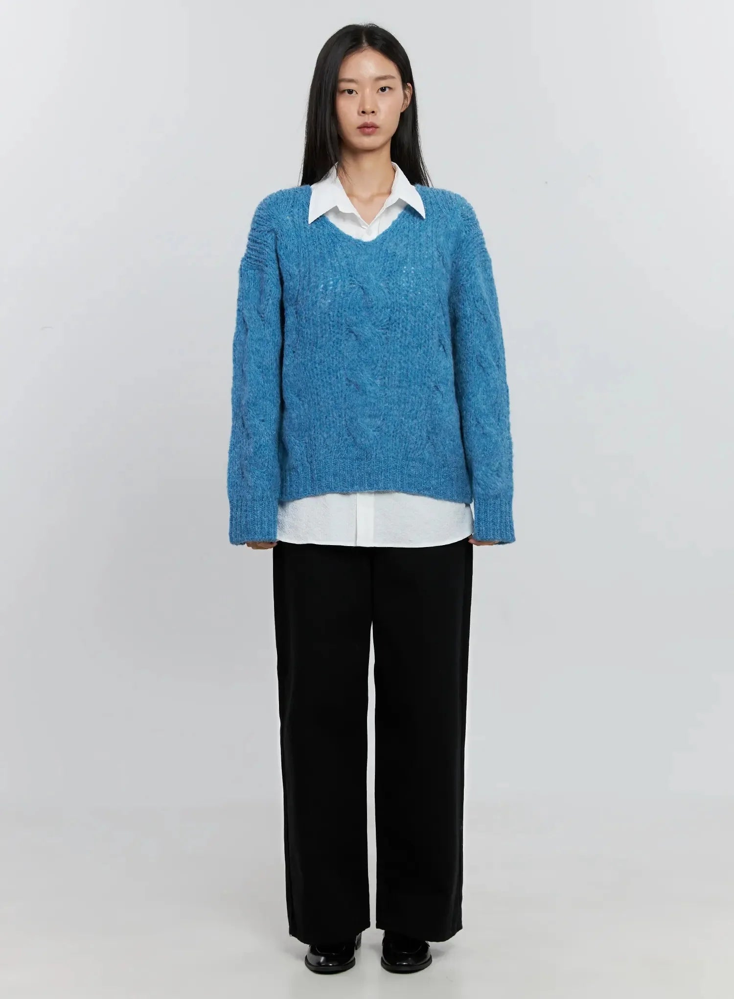 cable-knit-v-neck-sweater-is516