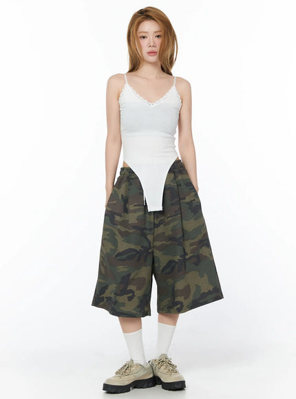 camouflage-patterned-bermuda-shorts-cy508