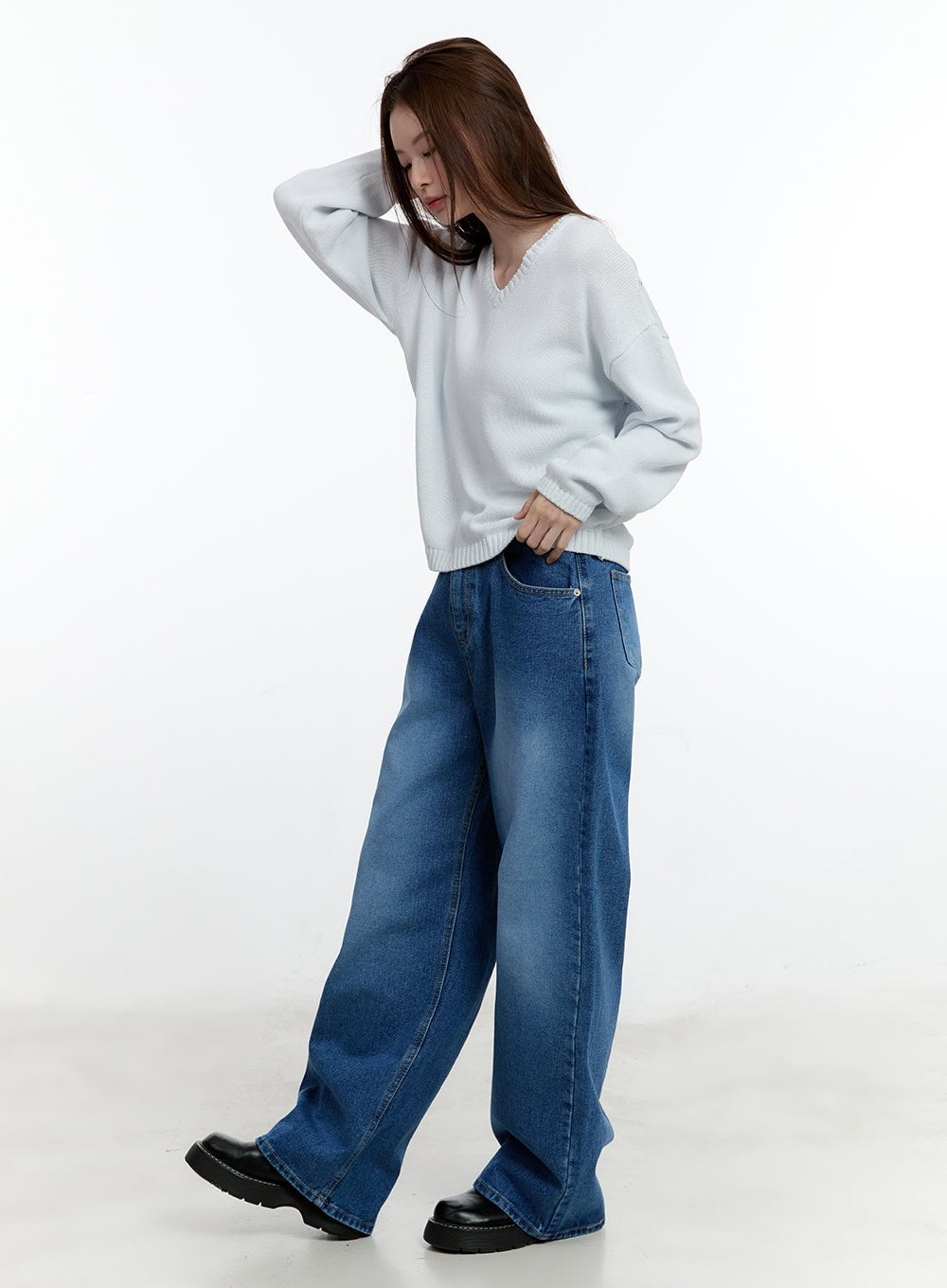 cozy-relaxed-fit-v-neck-sweater-cm521