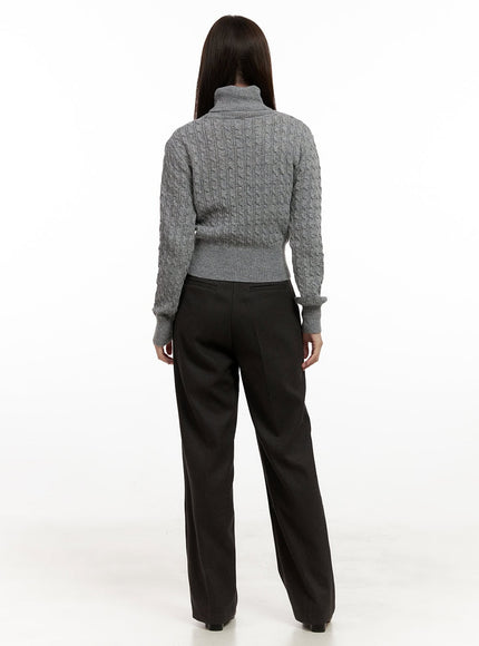 warm-straight-fit-slacks-on422