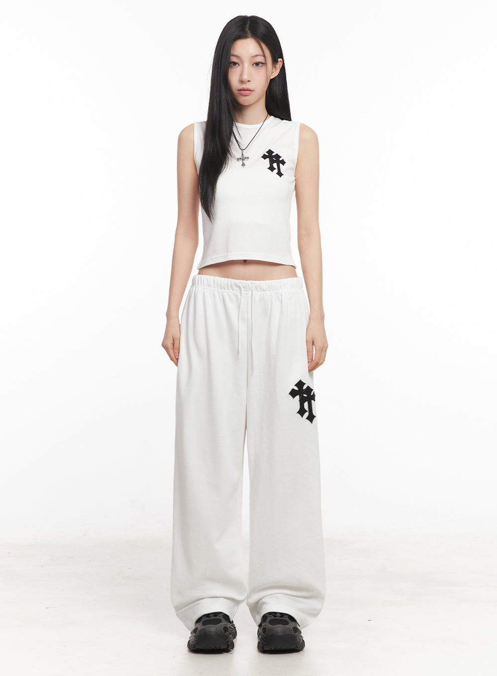 patched-chic-sleeveless-top-iy516