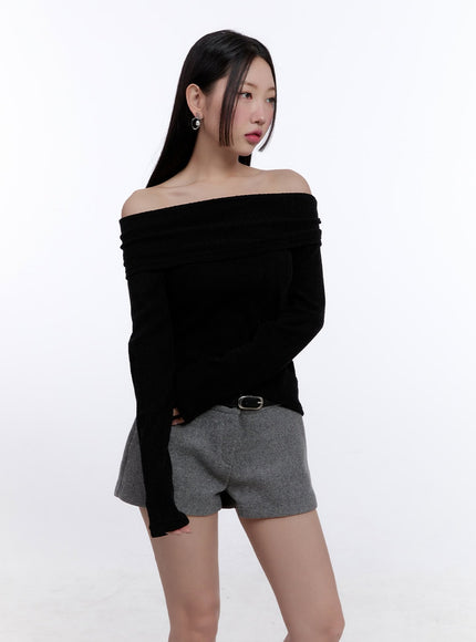 Sleek Off-Shoulder Asymmetrical Top CJ513