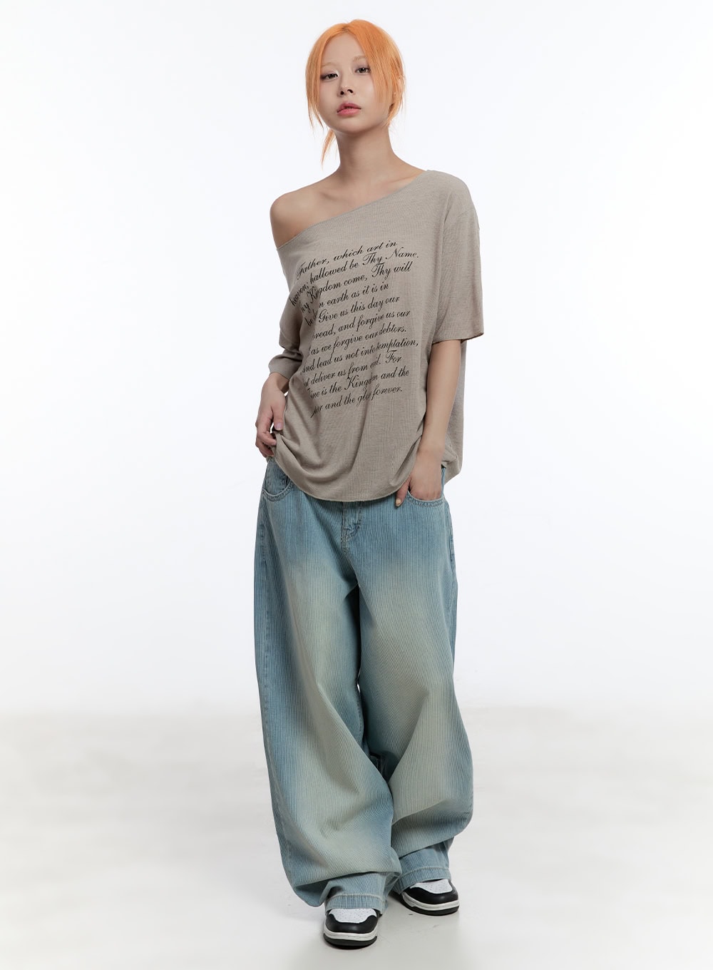 loose-fit-graphic-off-shoulder-tee-cu502