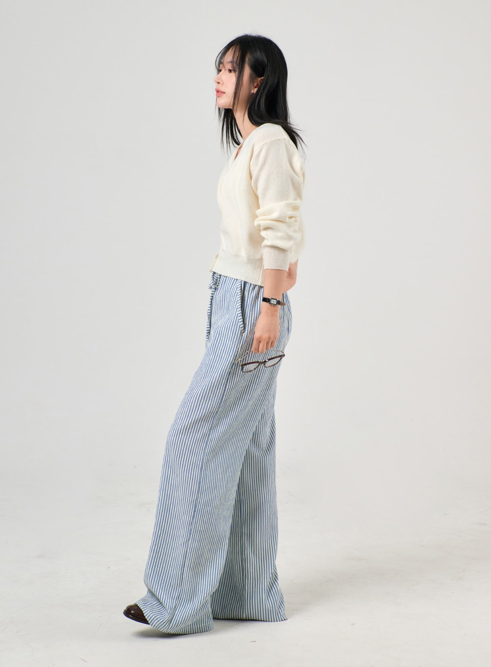 solid-v-neck-buttoned-cardigan-of406