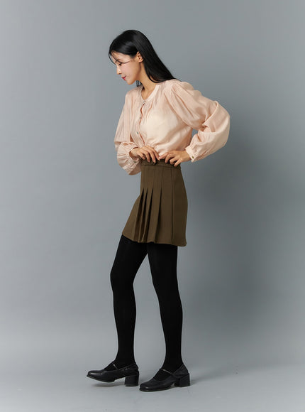 round-neck-puff-sleeve-blouse-on324