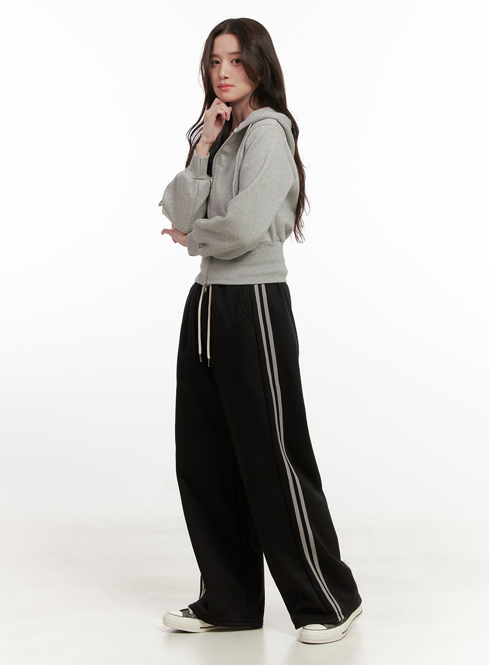 loungeease-wide-leg-sweatpants-on429