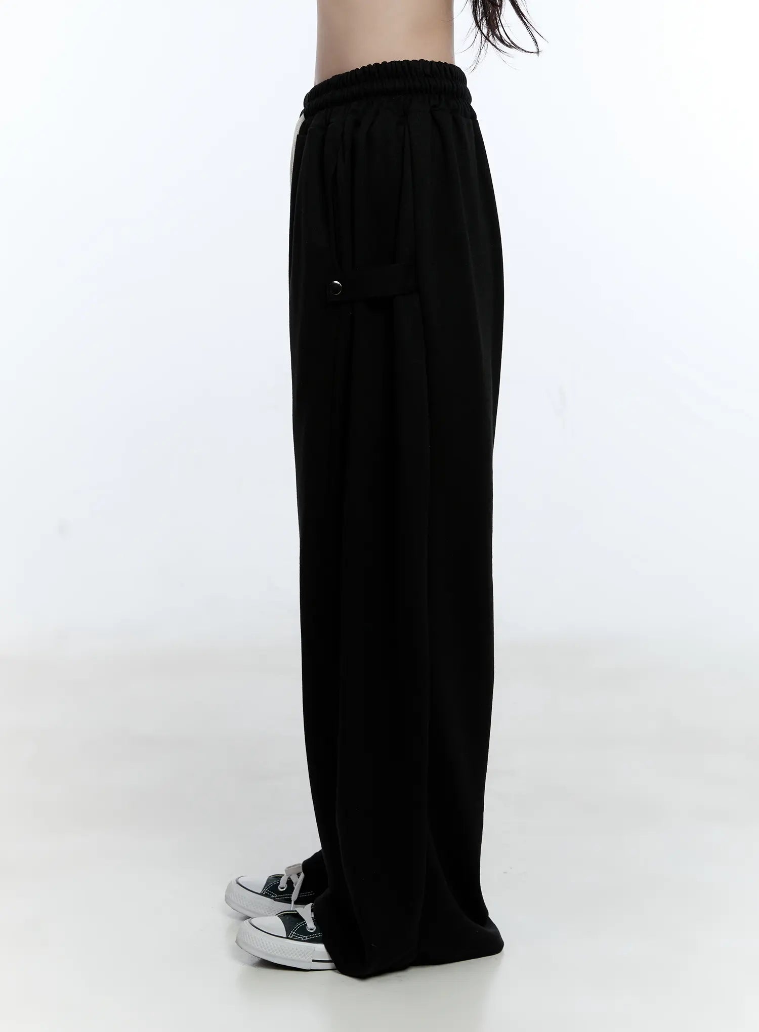 relaxed-fit-wide-leg-sweatpants-cg514