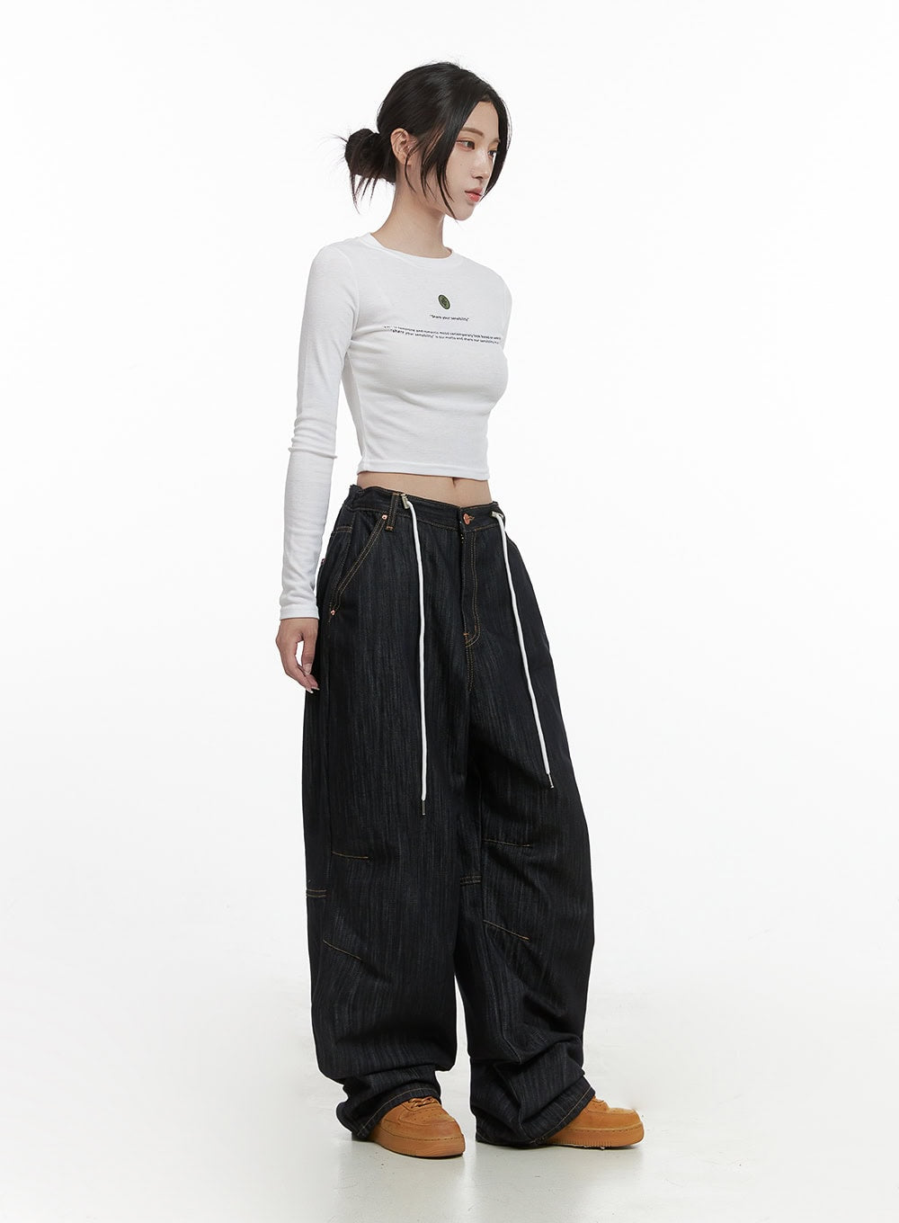 chic-letter-print-long-sleeve-crop-top-cs430