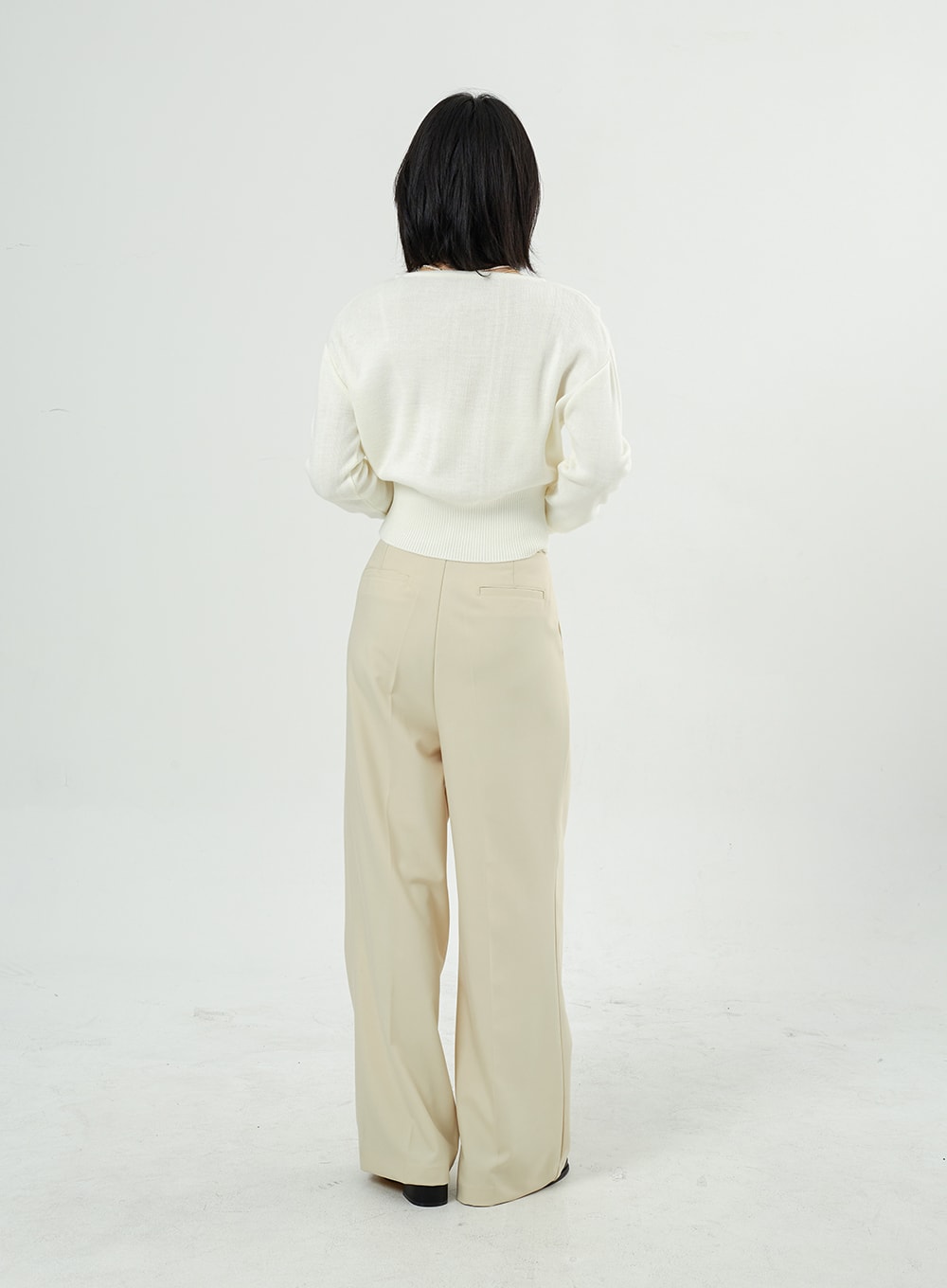 V-Neck Cropped Cardigan OM307