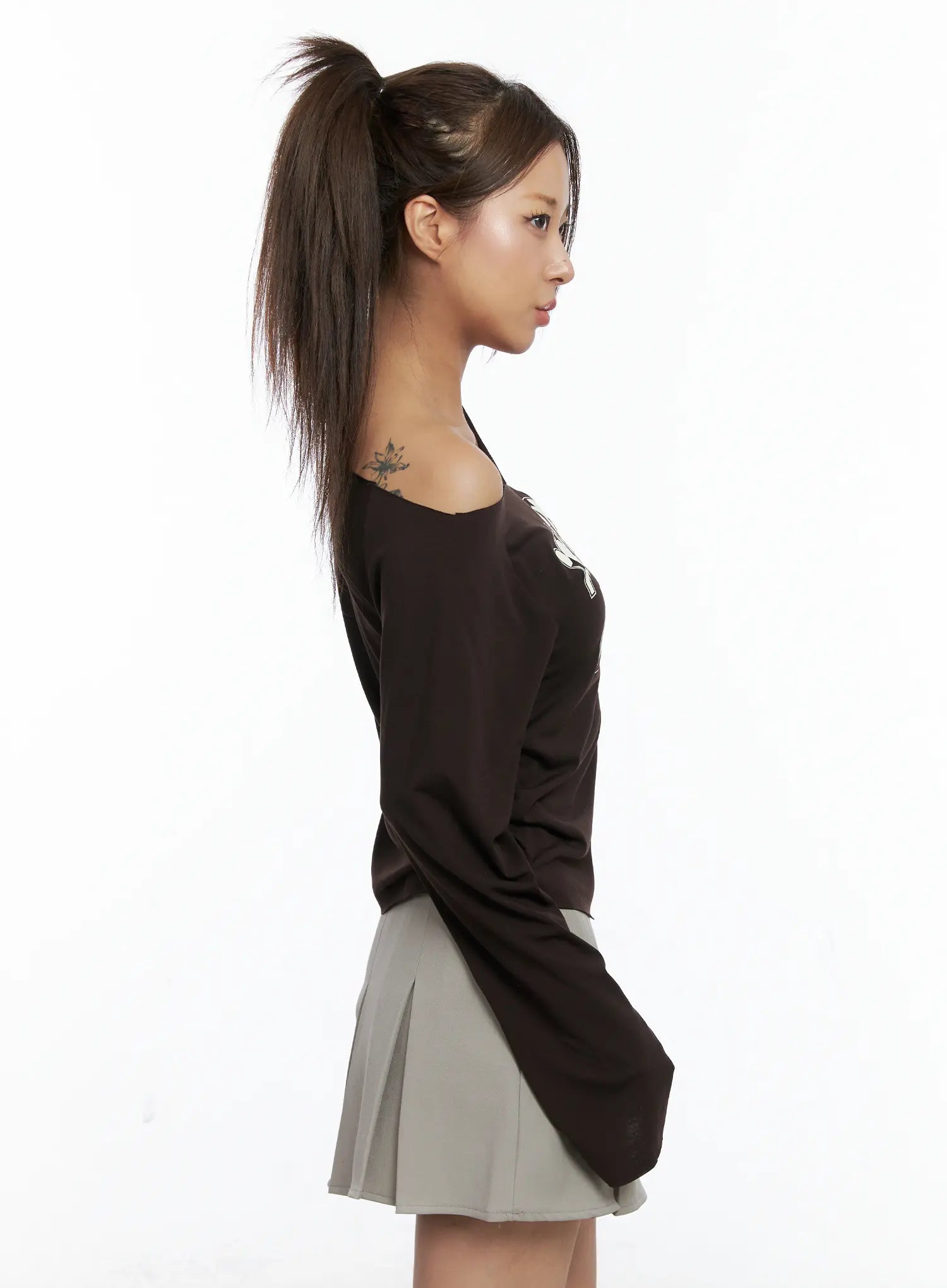 off-shoulder-graphic-long-sleeve-tee-cs504