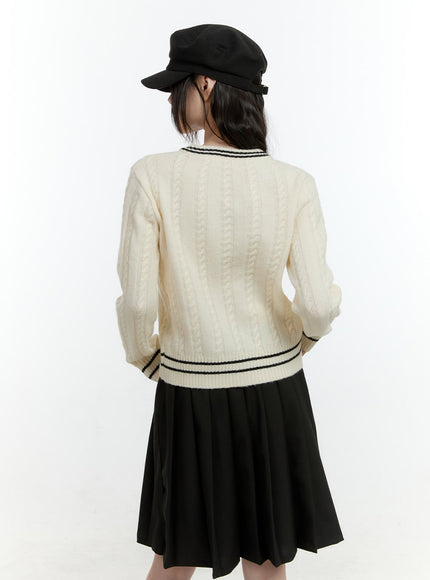 Cable-Knit V-Neck Sweater CF506