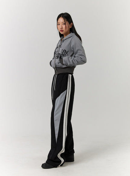 crop-graphic-zip-up-hoodie-cd329