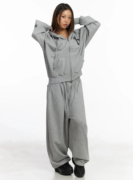 studded-cross-zip-hoodie-iy501