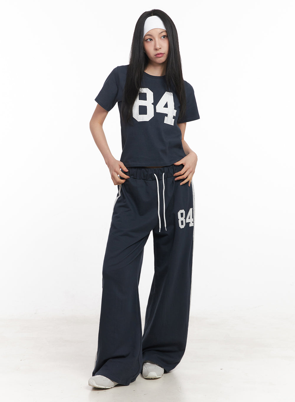 lace-embroidered-84-graphic-tee-iy516