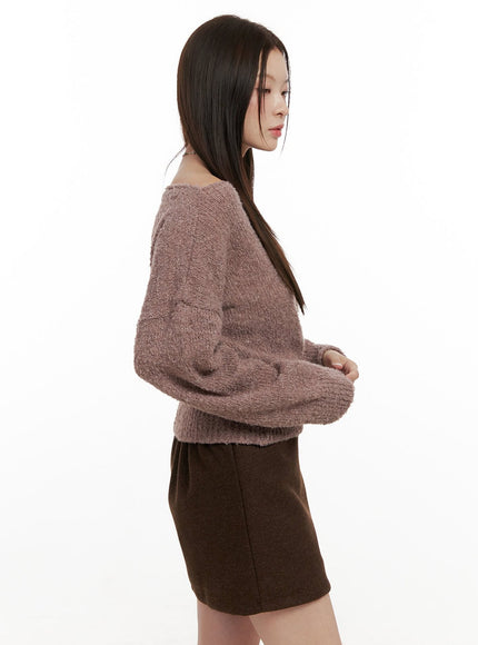 loose-fit-one-shoulder-sweater-on422