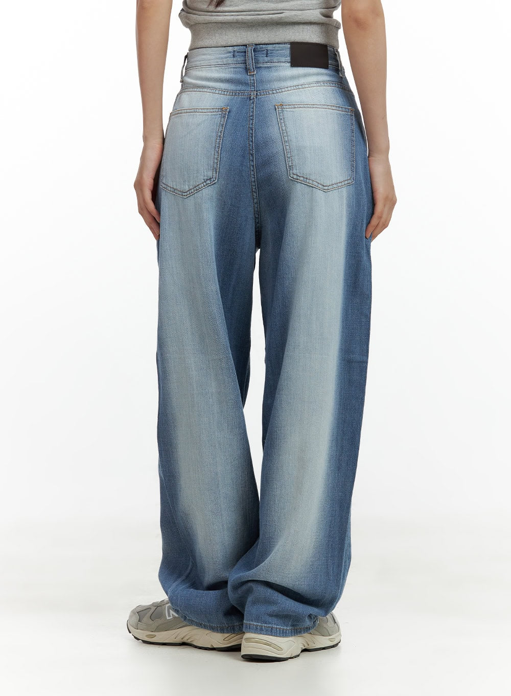 contrasted-washed-baggy-jeans-cu420