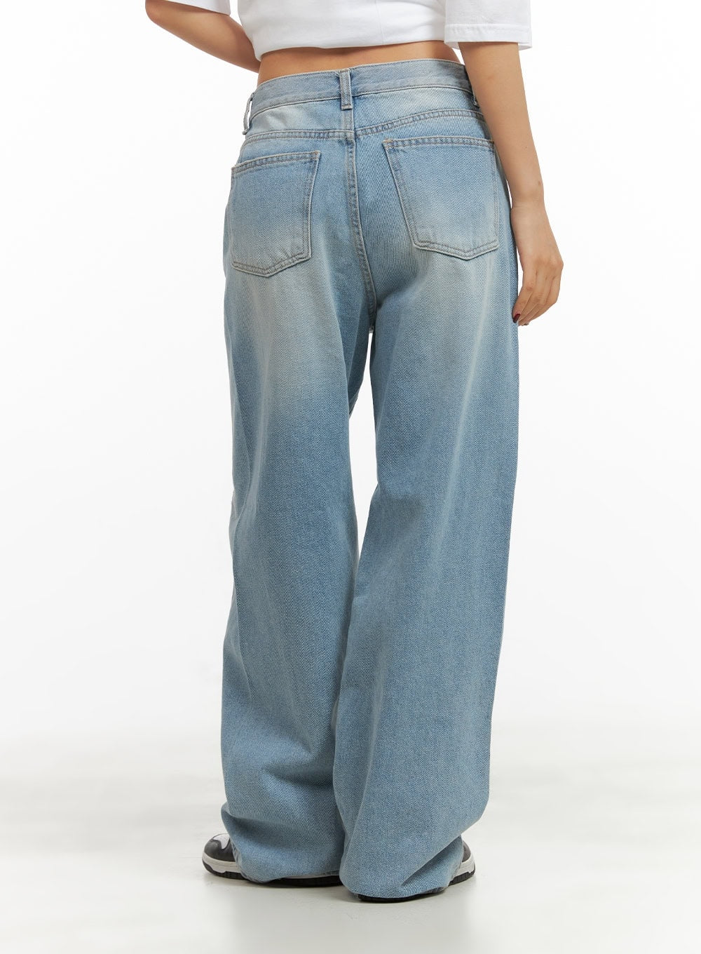 light-washed-wide-leg-jeans-cy423