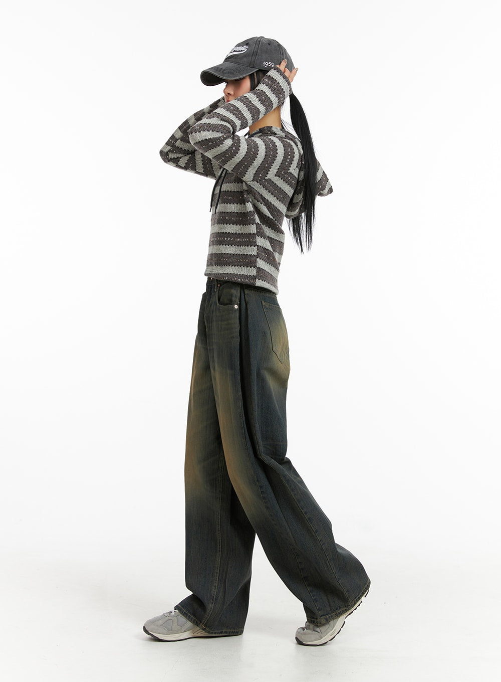 mid-waist-washed-button-wide-leg-jeans-cj411