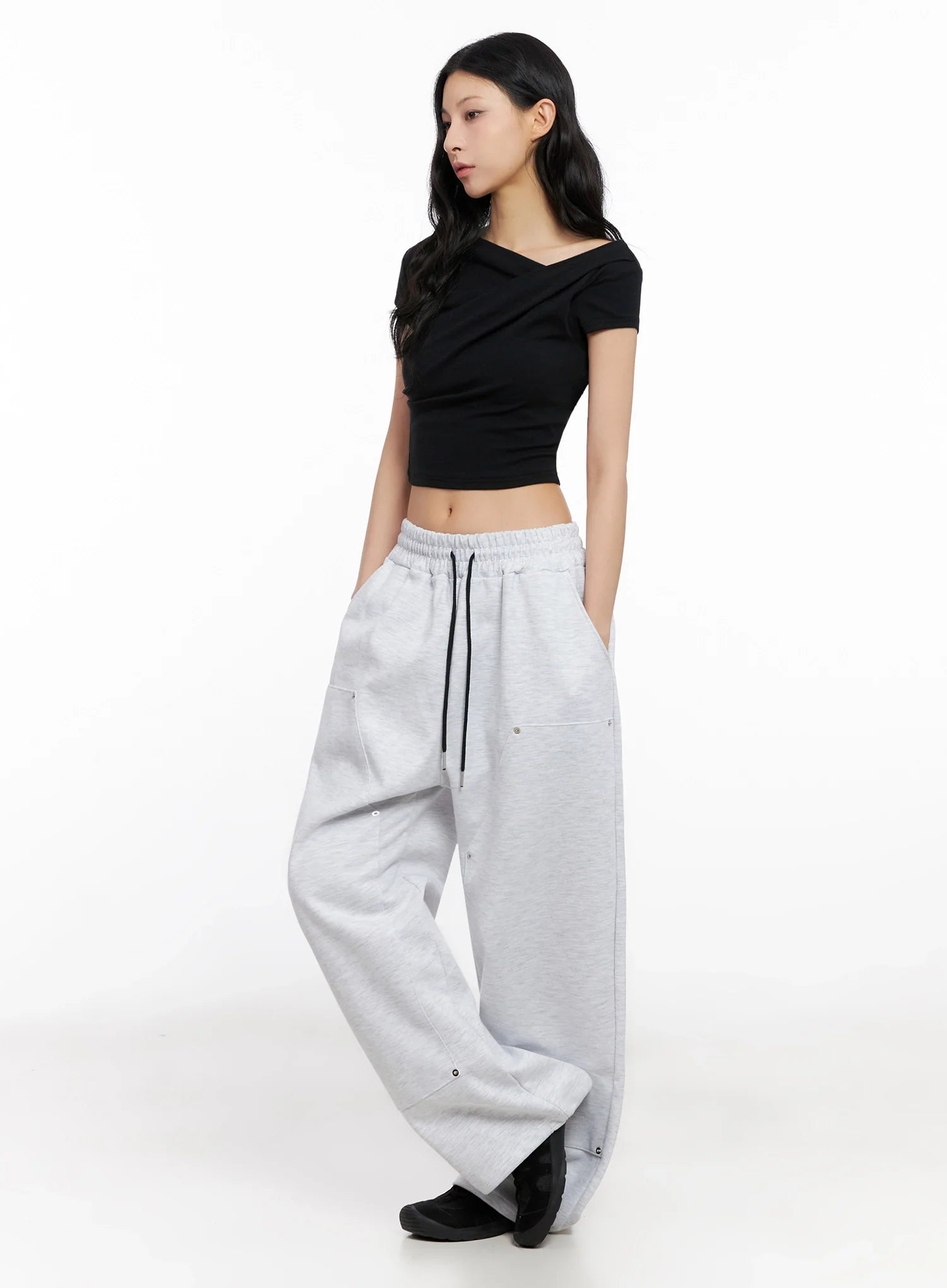 wide-leg-stud-accent-sweatpants-ig508