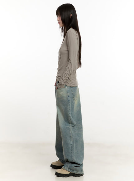 casual-graphic-long-sleeve-top-cm513