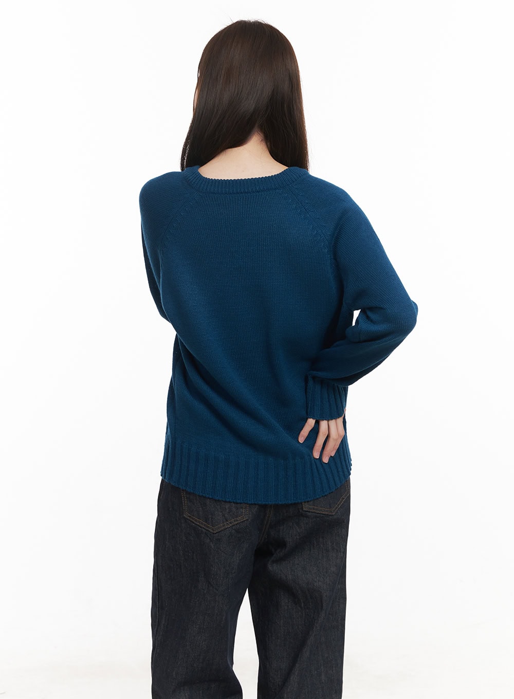 Basic Relaxed-Fit V-Neck Sweater CM512