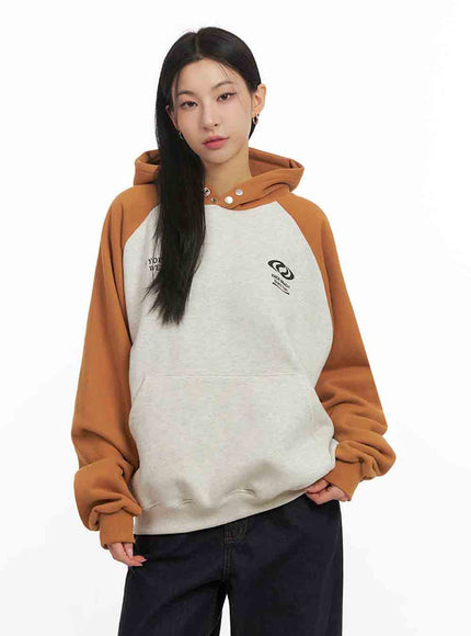 Small Graphic Print Snap Button Hoodie IJ503