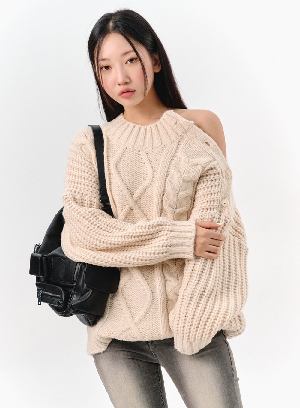 cable-knit-buttoned-sweater-is301