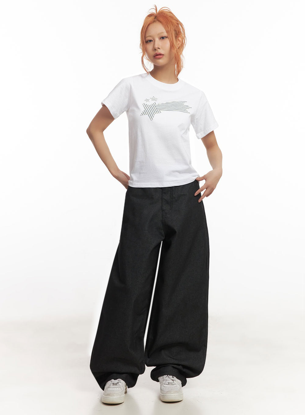 graphic-star-crop-top-ia515