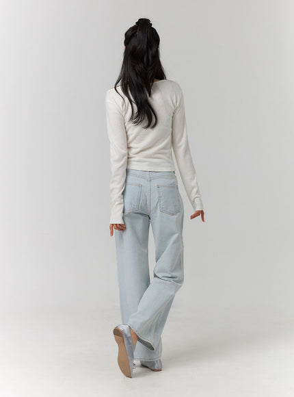 light-washed-straight-leg-jeans-oj422