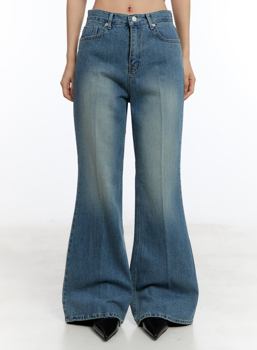 aliya-washed-bootcut-jeans-iu503