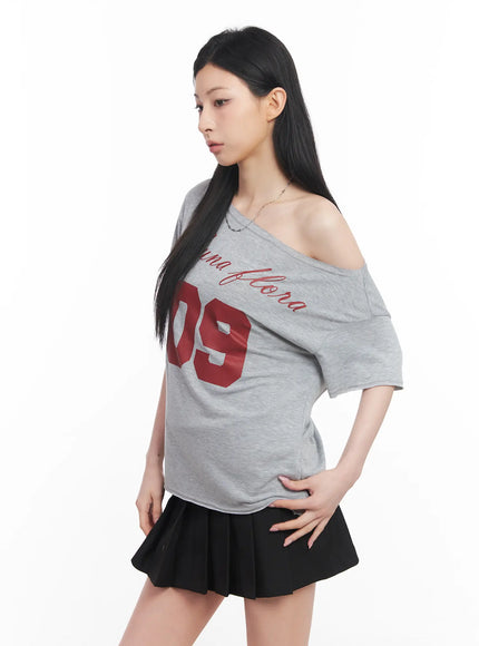 loose-fit-one-shoulder-graphic-tee-cu511