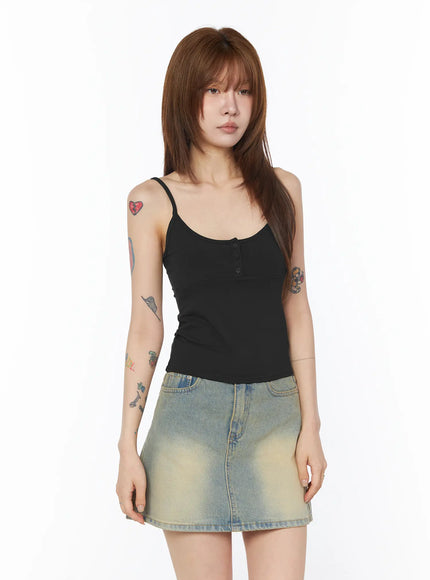 casual-buttoned-sleeveless-top-cy527 / Black