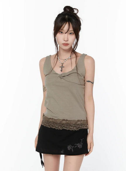 v-neck-lace-trim-sleeveless-top-cy515 / Brown