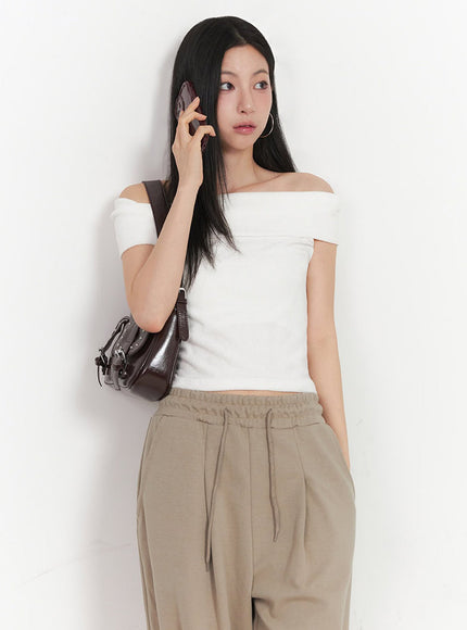 stud-pockets-faux-leather-shoulder-bag-iy516
