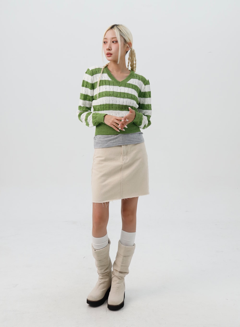 striped-v-neck-sweater-is307