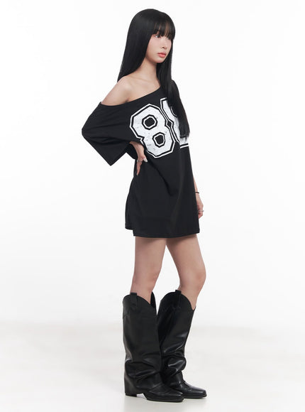 88-graphic-off-shoulder-oversize-t-shirt-cy527