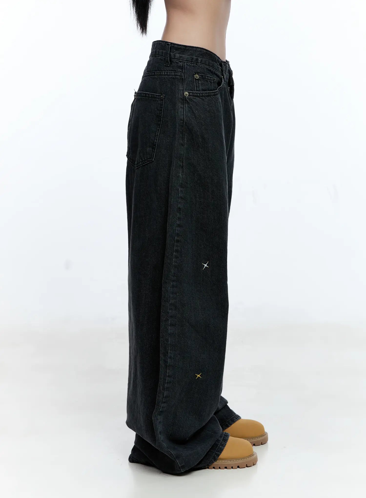 wynter-star-embroidered-denim-jeans-cg507