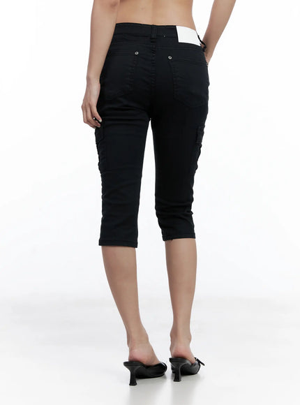 Slim-Fit Cargo Capri Pants CL511