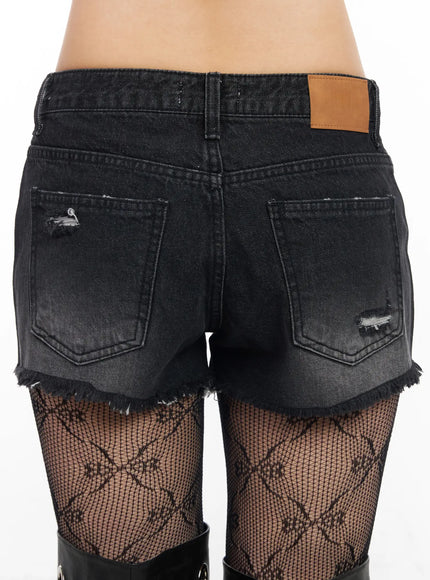 distressed-hem-denim-shorts-cd1202