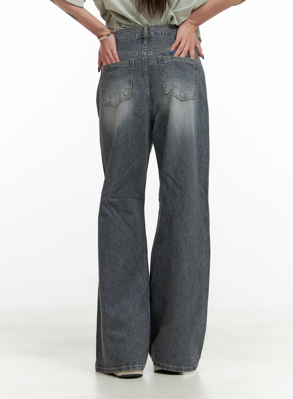 loose-fit-flared-jeans-cy431